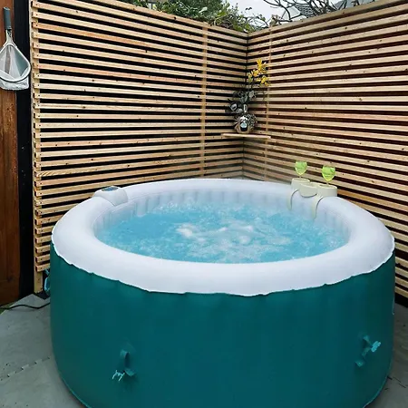 1 Bedroom Apartment With Hot Tub In Cardiff Exterior photo