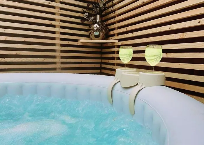 1 Bedroom Apartment With Hot Tub In Cardiff