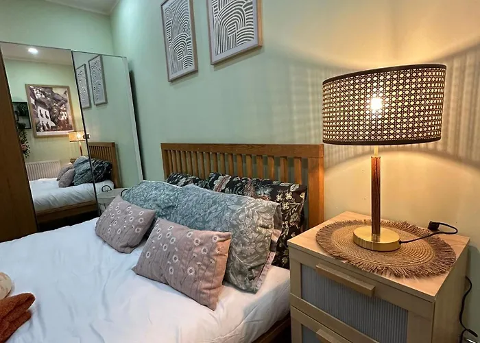 1 Bedroom Apartment With Hot Tub In Cardiff