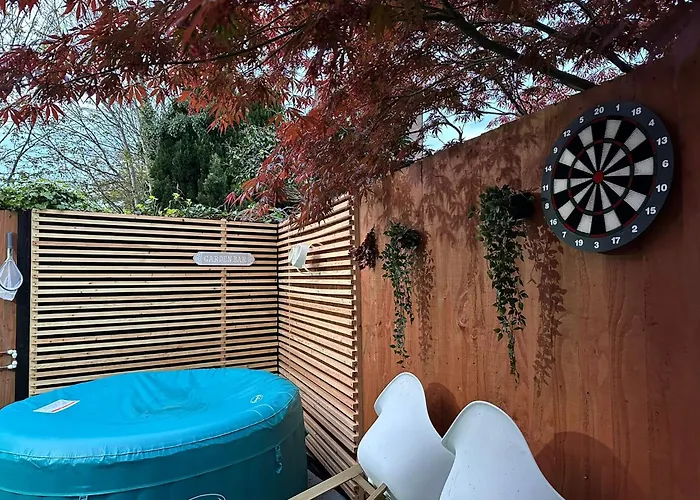 1 Bedroom Apartment With Hot Tub In Cardiff