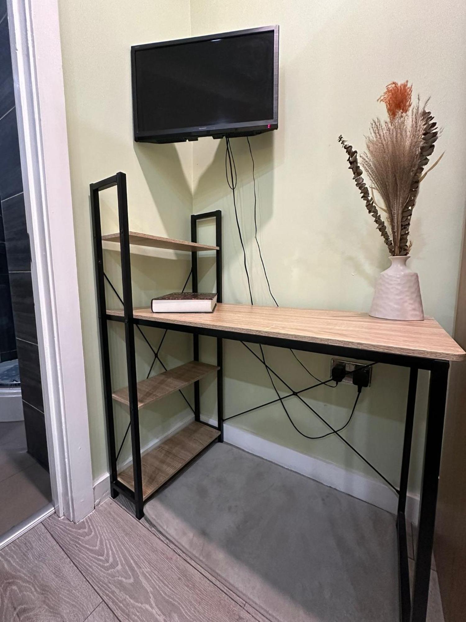 1 Bedroom With Hot Tub In Apartment *