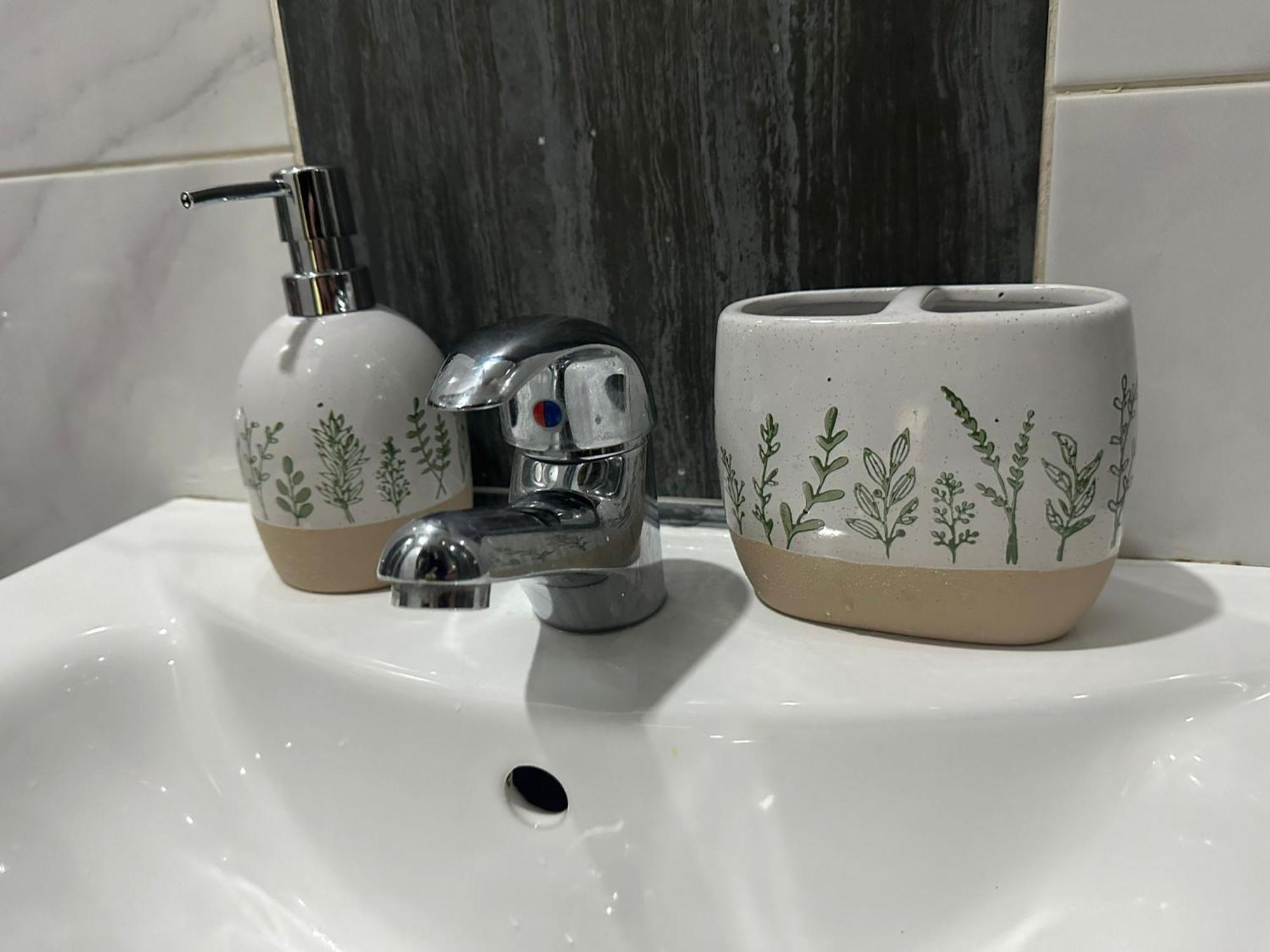 1 Bedroom With Hot Tub In Apartment